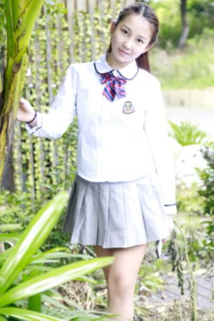 揉捏她饱满的双乳呻吟视频_4K免费观看视频
